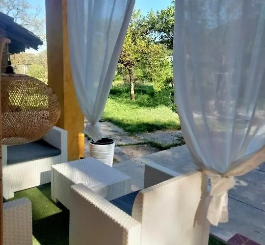 Countryside Hot & Romantic